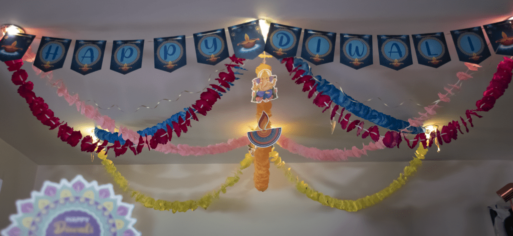 A room with decorations and lights on the ceiling.